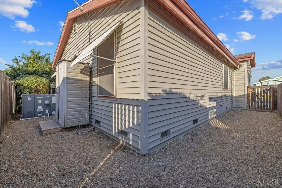 Visalia, California 93277, United States, 3 Bedrooms Bedrooms, ,2 BathroomsBathrooms,Residential,Active,241438