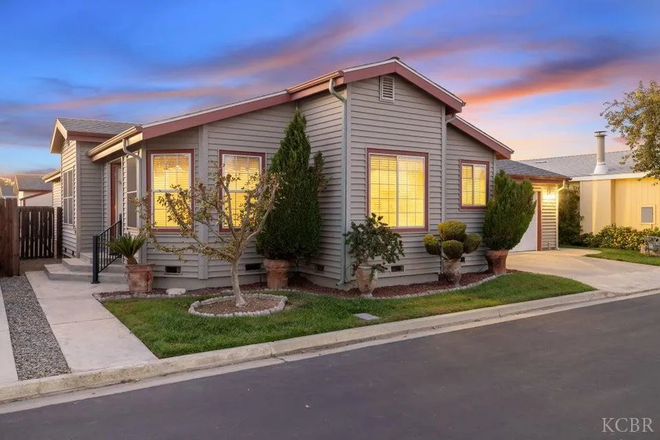 Visalia, California 93277, United States, 3 Bedrooms Bedrooms, ,2 BathroomsBathrooms,Residential,Active,241438