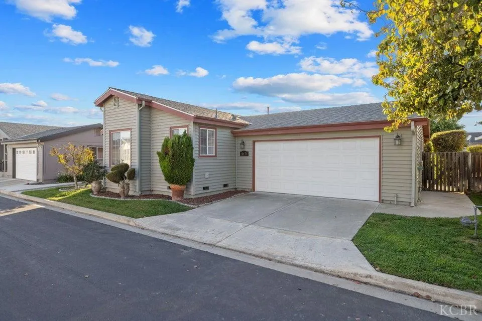 Visalia, California 93277, United States, 3 Bedrooms Bedrooms, ,2 BathroomsBathrooms,Residential,Active,241438