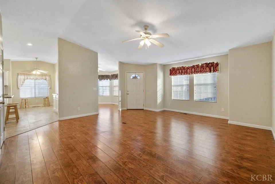 Visalia, California 93277, United States, 3 Bedrooms Bedrooms, ,2 BathroomsBathrooms,Residential,Active,241438