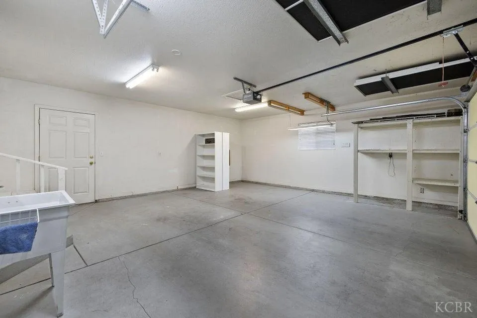 Visalia, California 93277, United States, 3 Bedrooms Bedrooms, ,2 BathroomsBathrooms,Residential,Active,241438