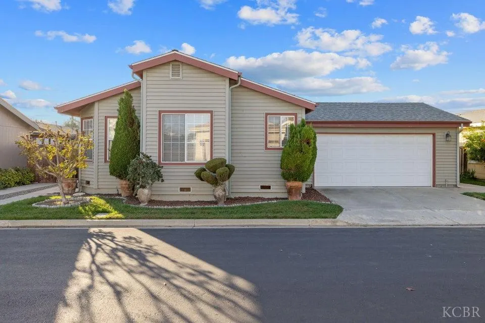 Visalia, California 93277, United States, 3 Bedrooms Bedrooms, ,2 BathroomsBathrooms,Residential,Active,241438