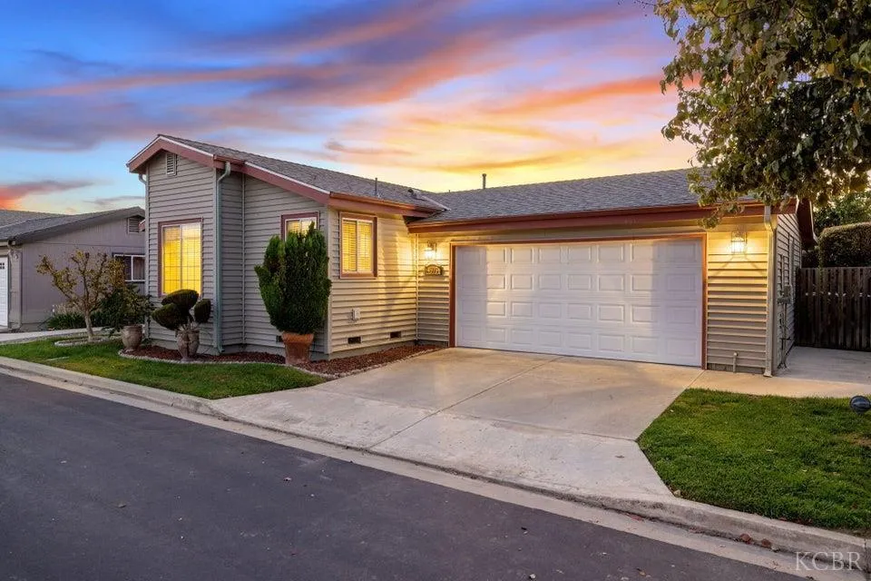 Visalia, California 93277, United States, 3 Bedrooms Bedrooms, ,2 BathroomsBathrooms,Residential,Active,241438