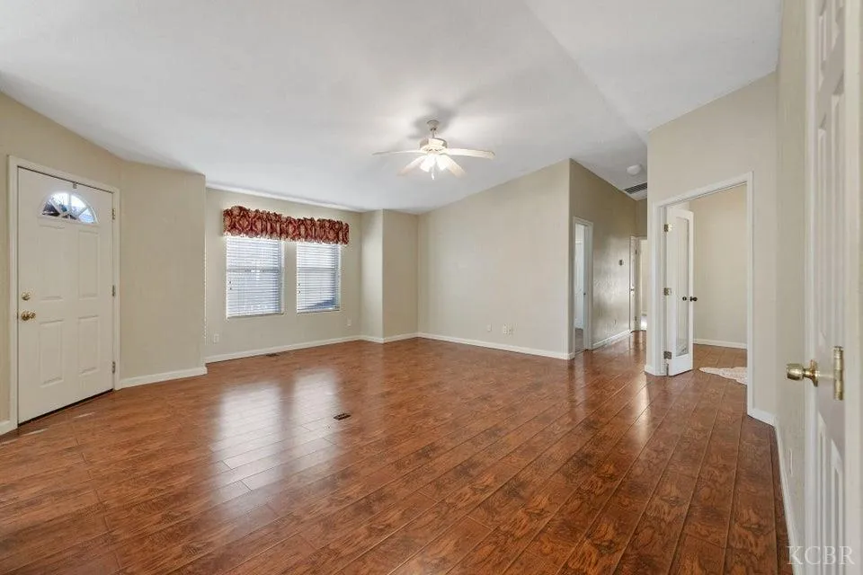 Visalia, California 93277, United States, 3 Bedrooms Bedrooms, ,2 BathroomsBathrooms,Residential,Active,241438