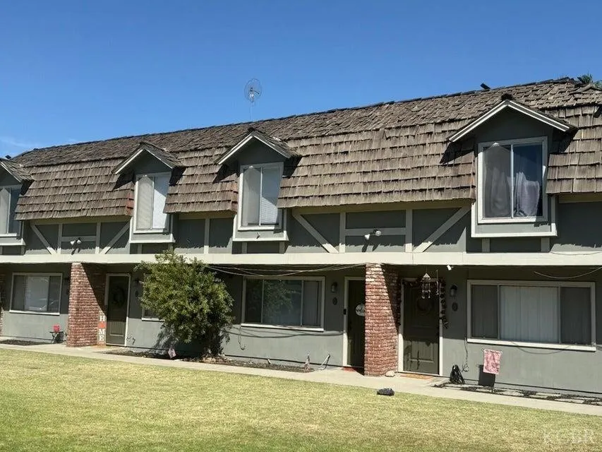 Kingsburg, California 93631, United States, 8 Bedrooms Bedrooms, ,8 BathroomsBathrooms,Residential,Pending,211145