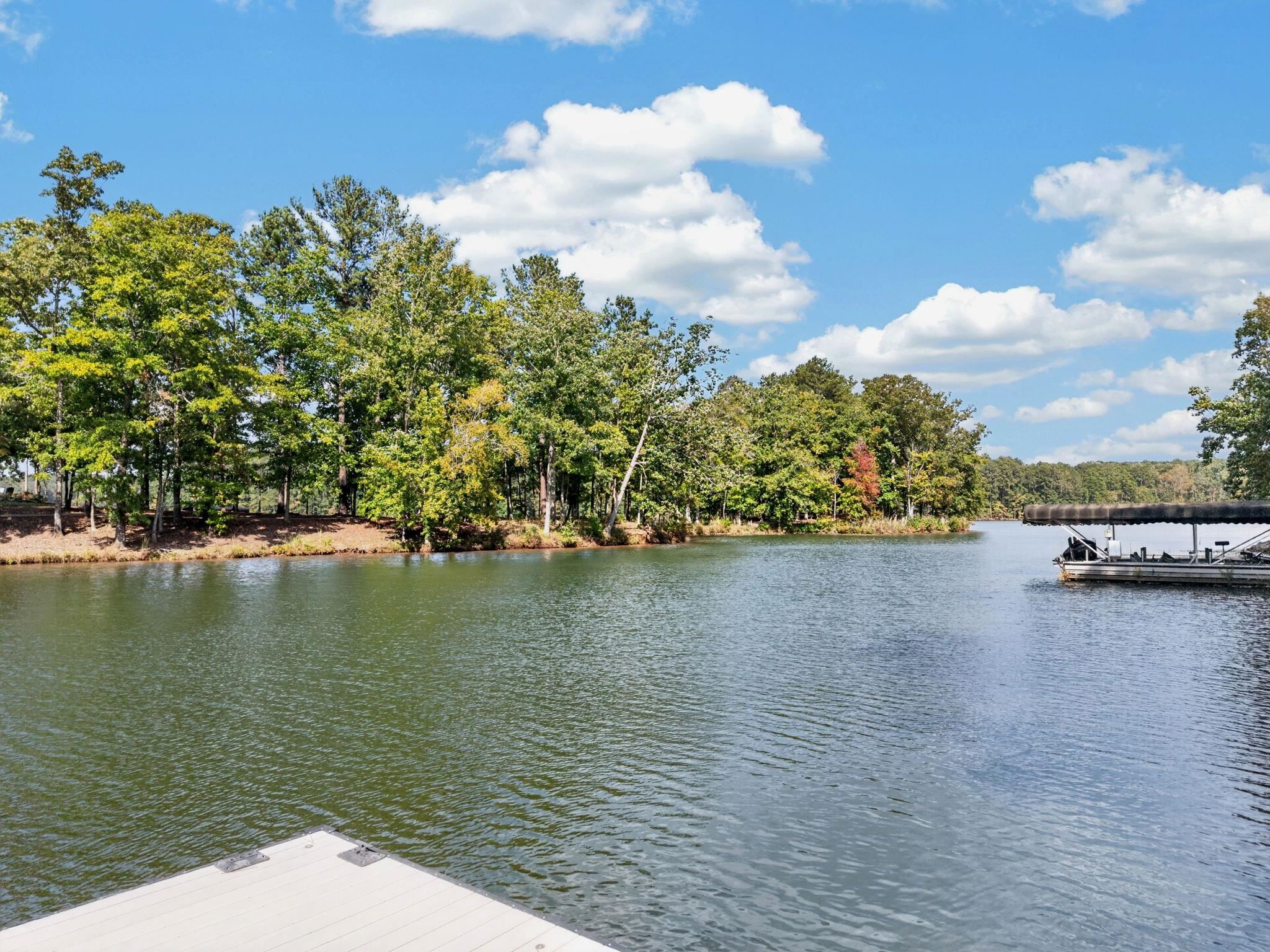 1100 HOLTS FERRY