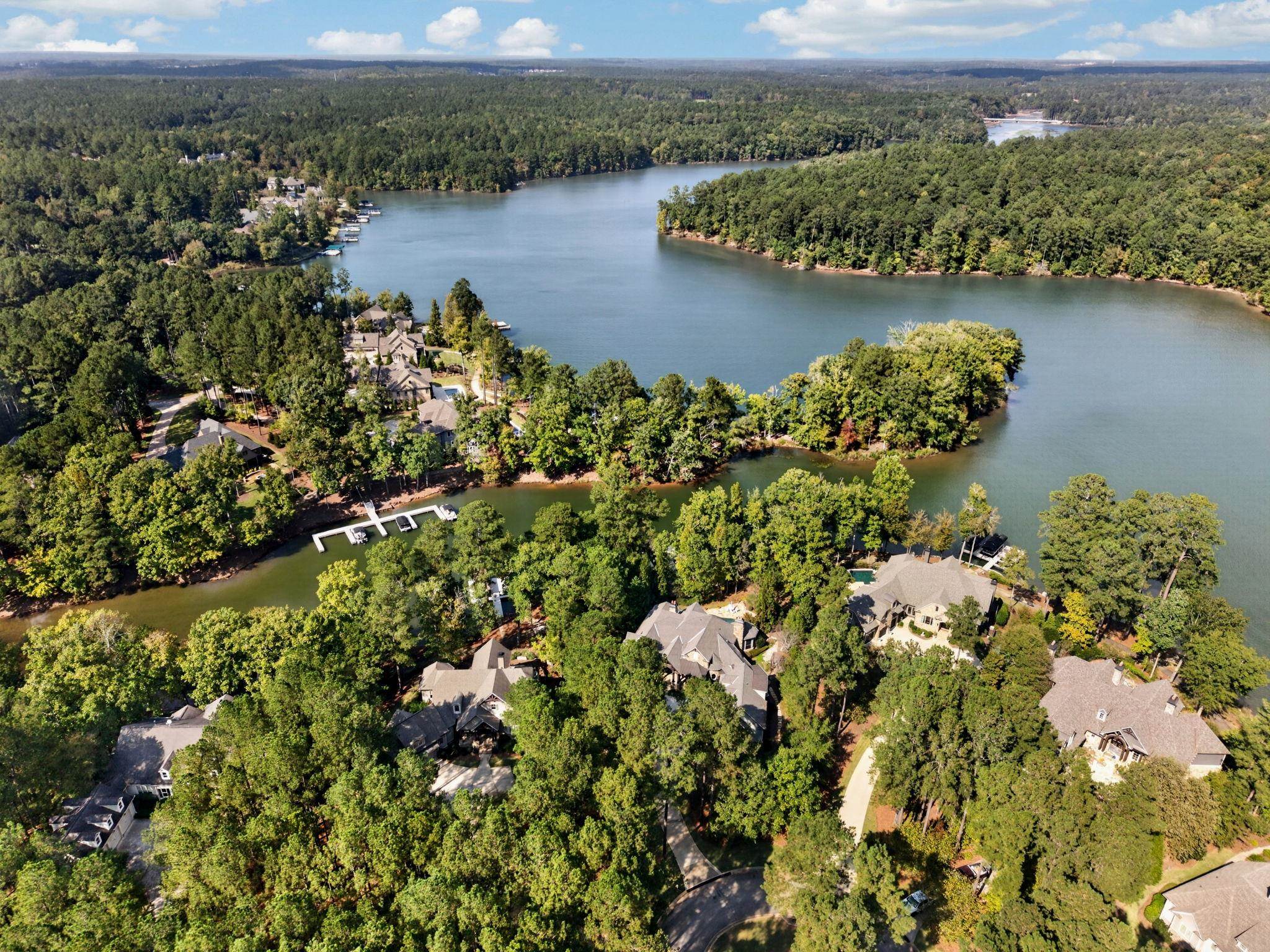 1100 HOLTS FERRY