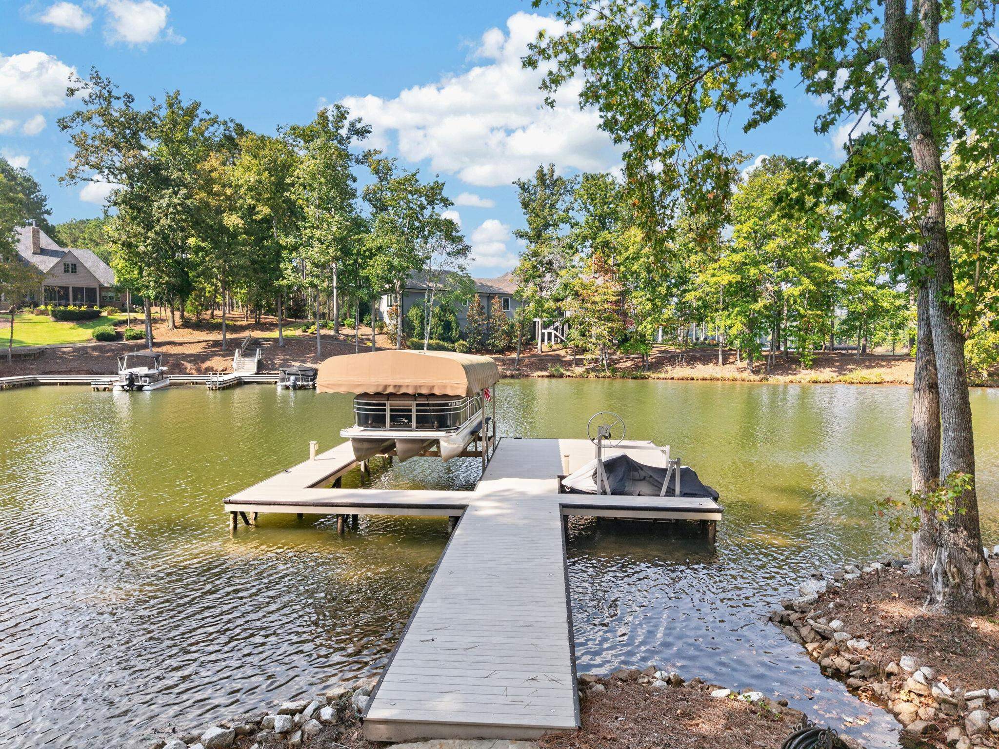 1100 HOLTS FERRY