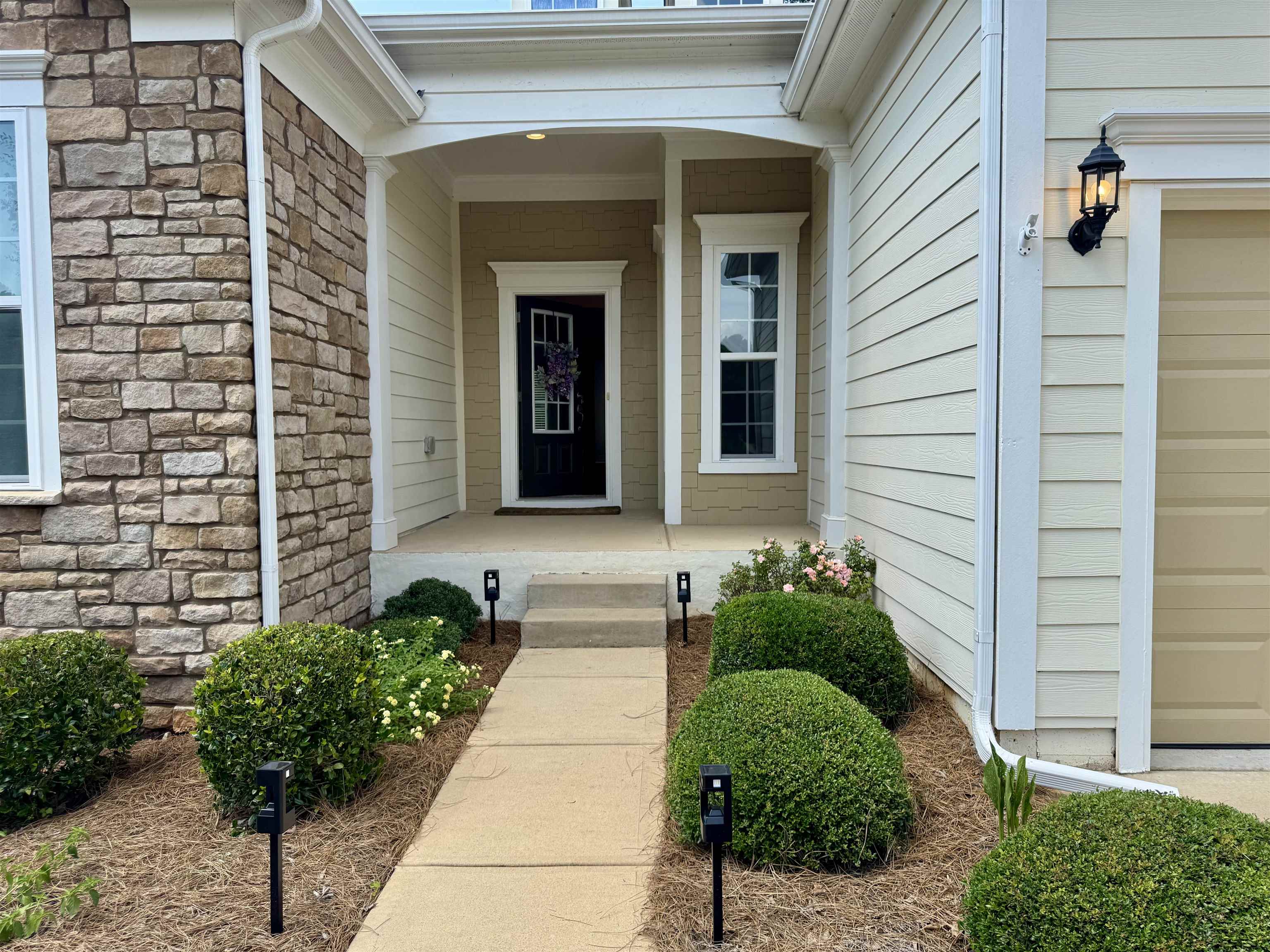 1091 LAKE FRONT COURT