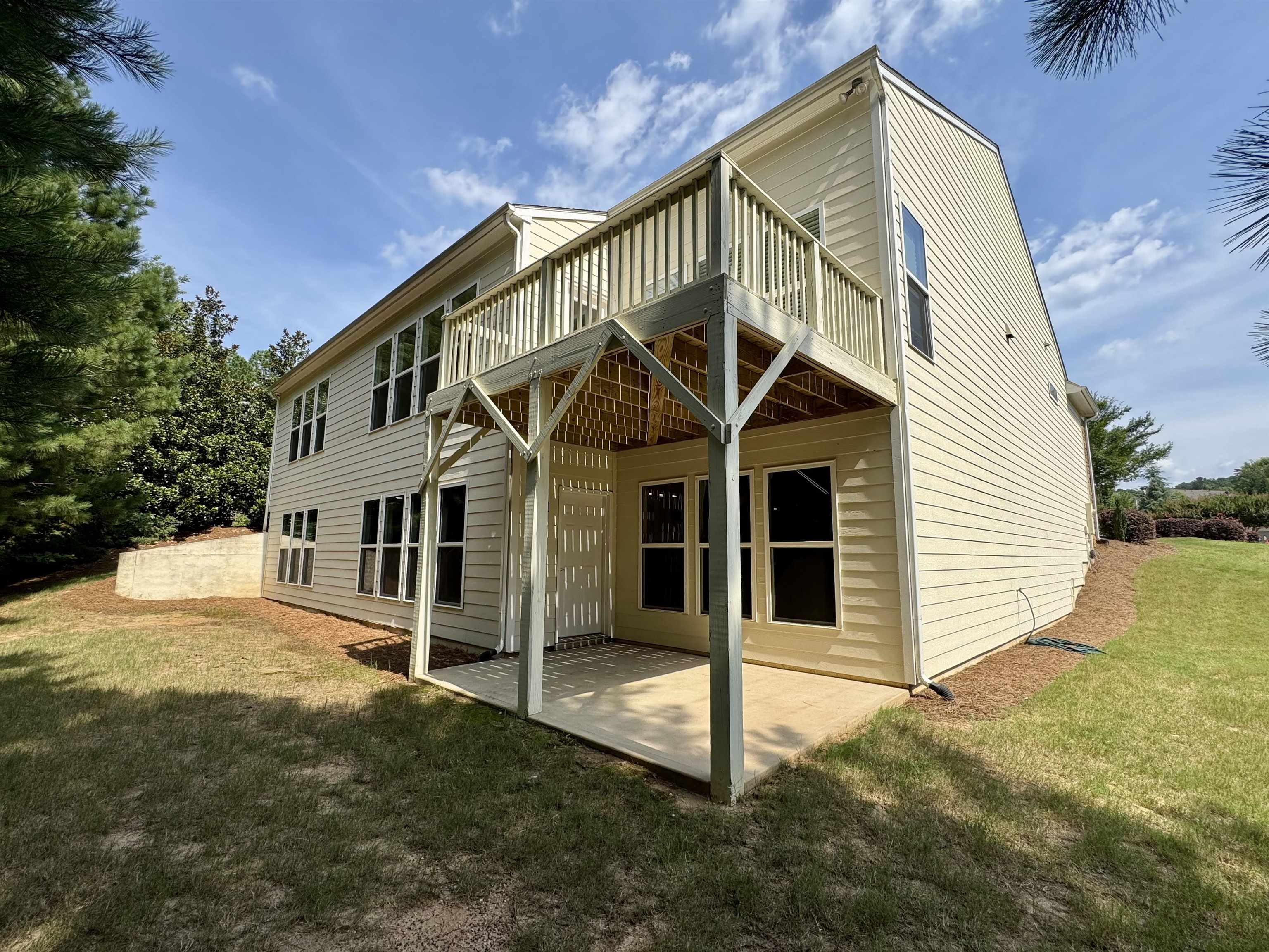 1091 LAKE FRONT COURT