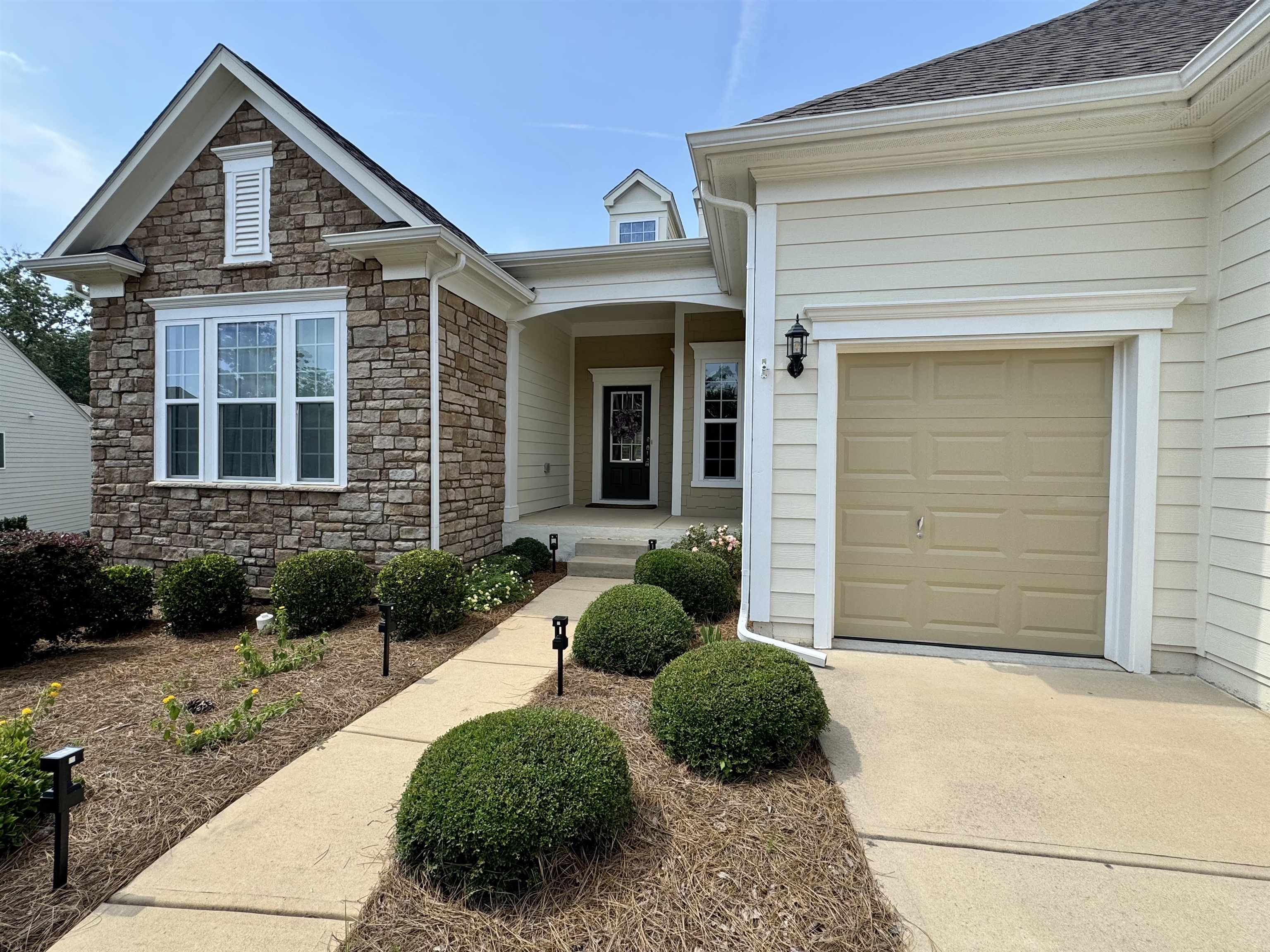 1091 LAKE FRONT COURT