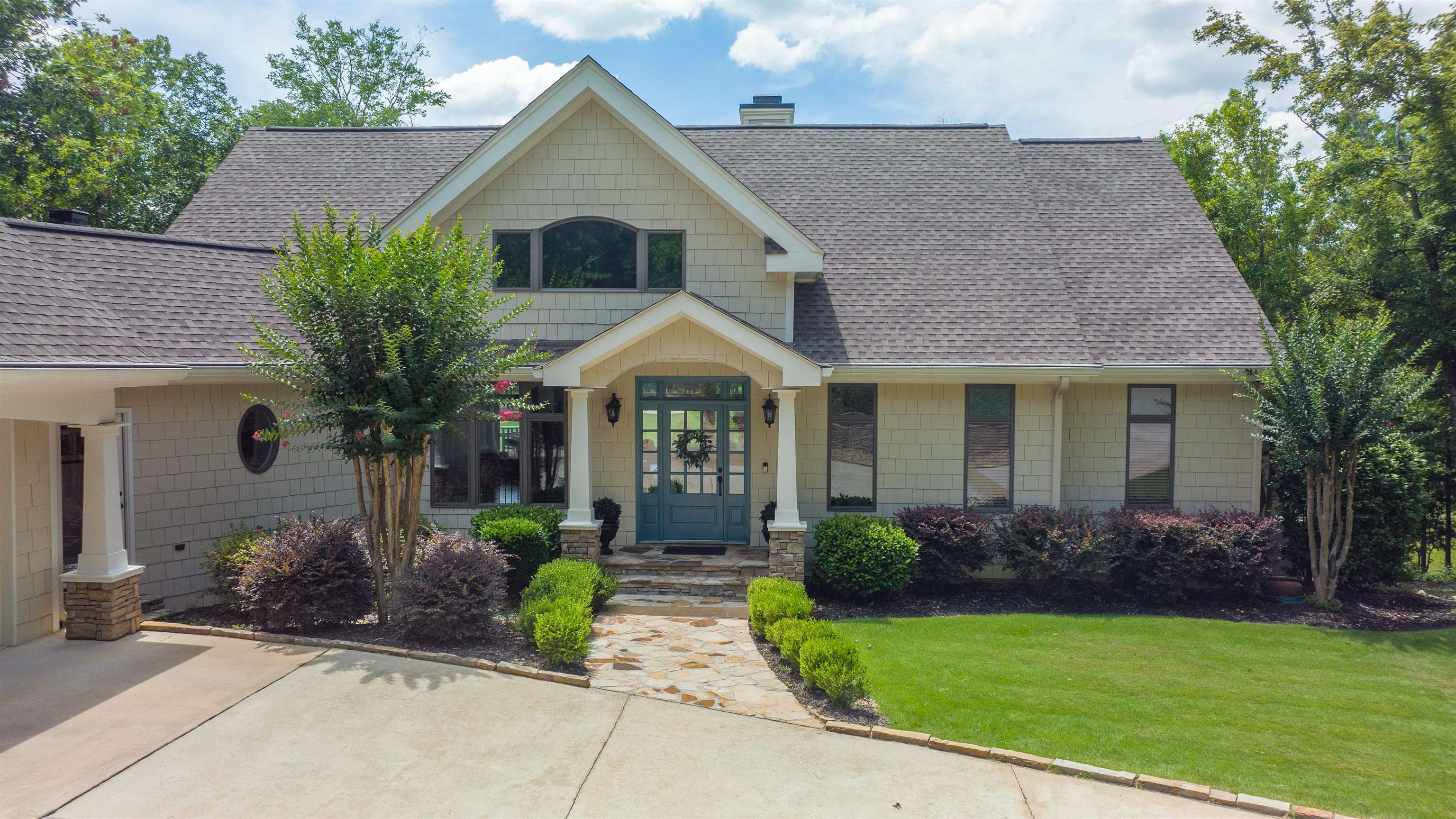 2541 CLUB DRIVE