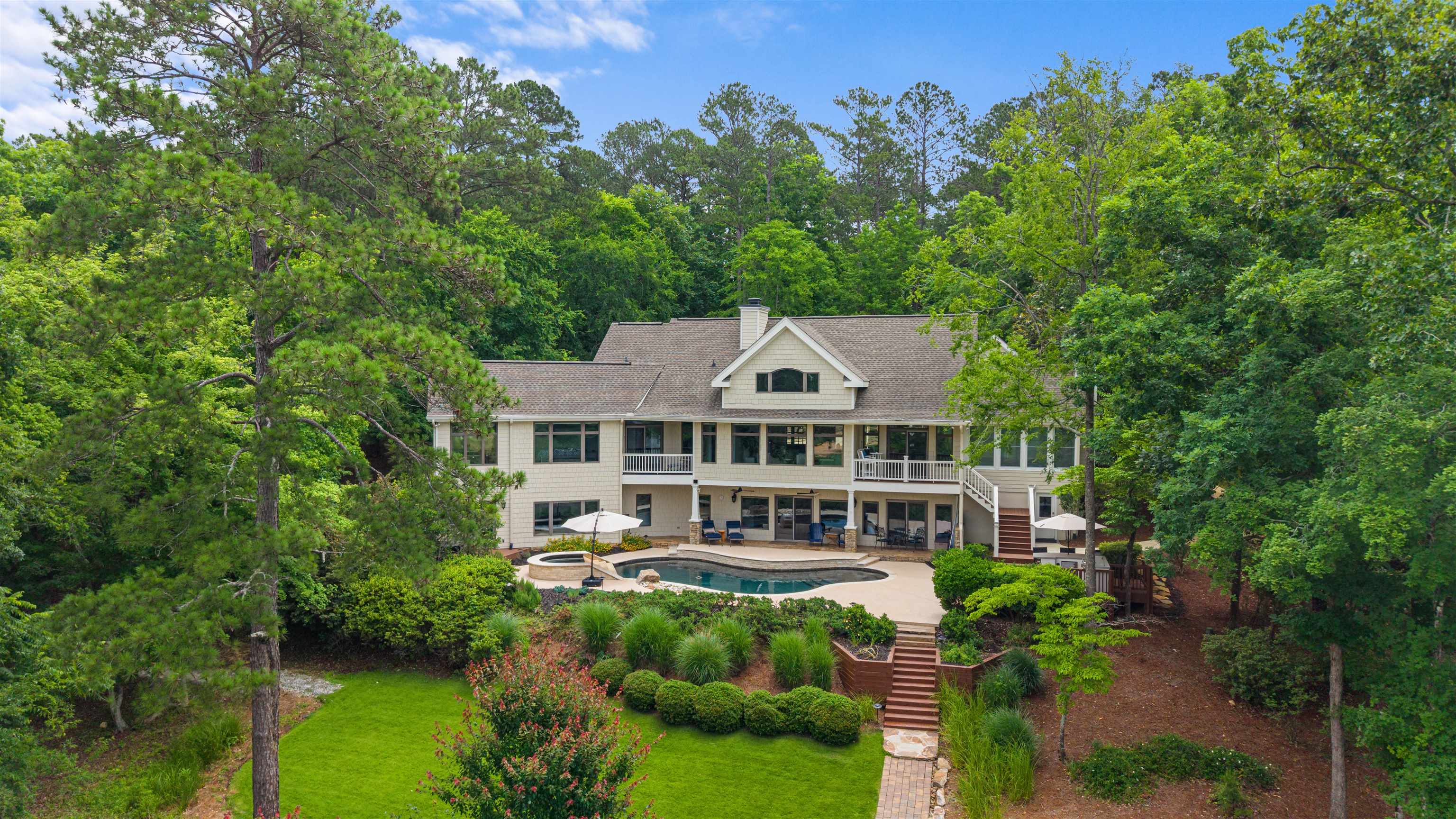 2541 CLUB DRIVE