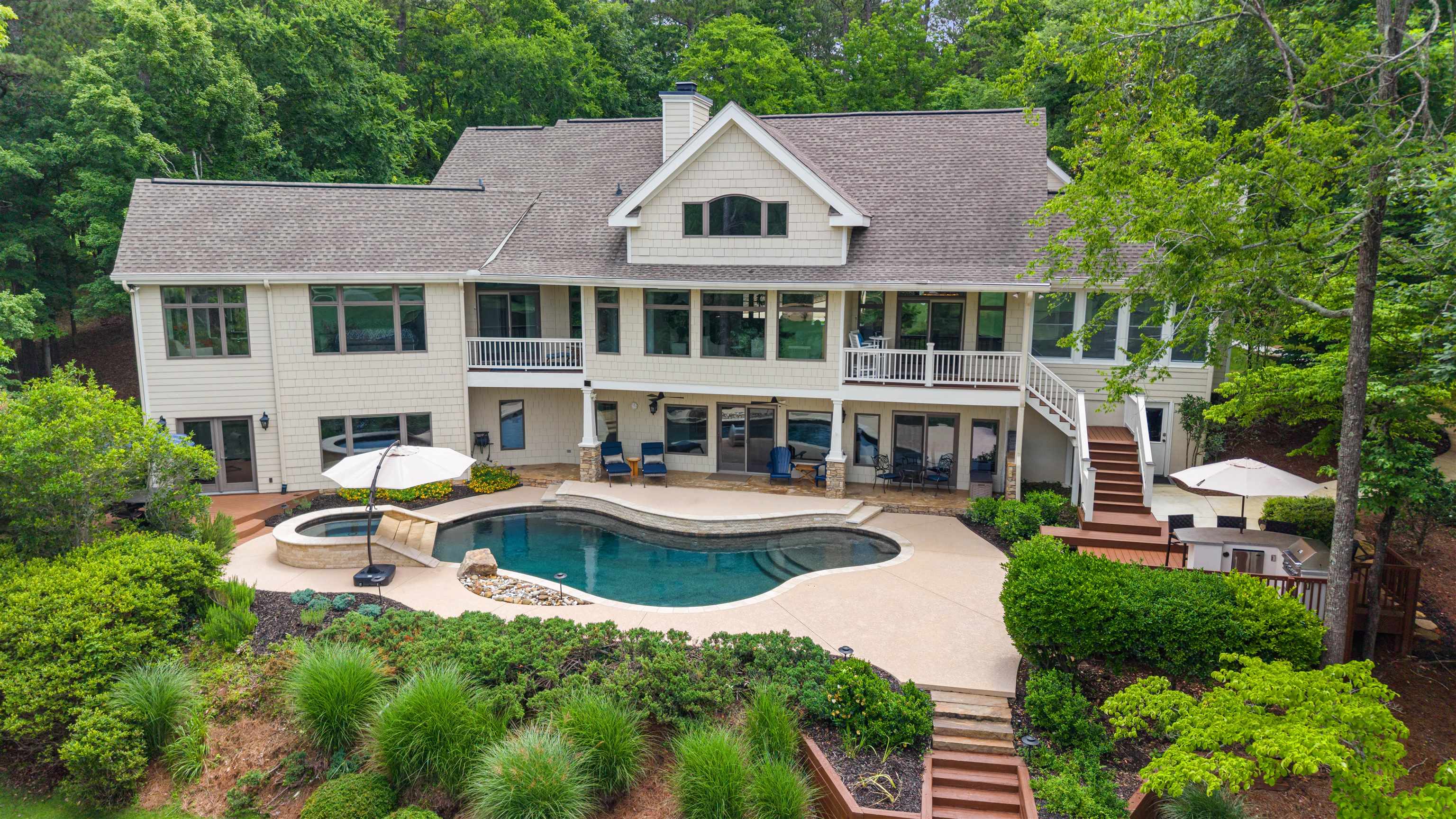 2541 CLUB DRIVE