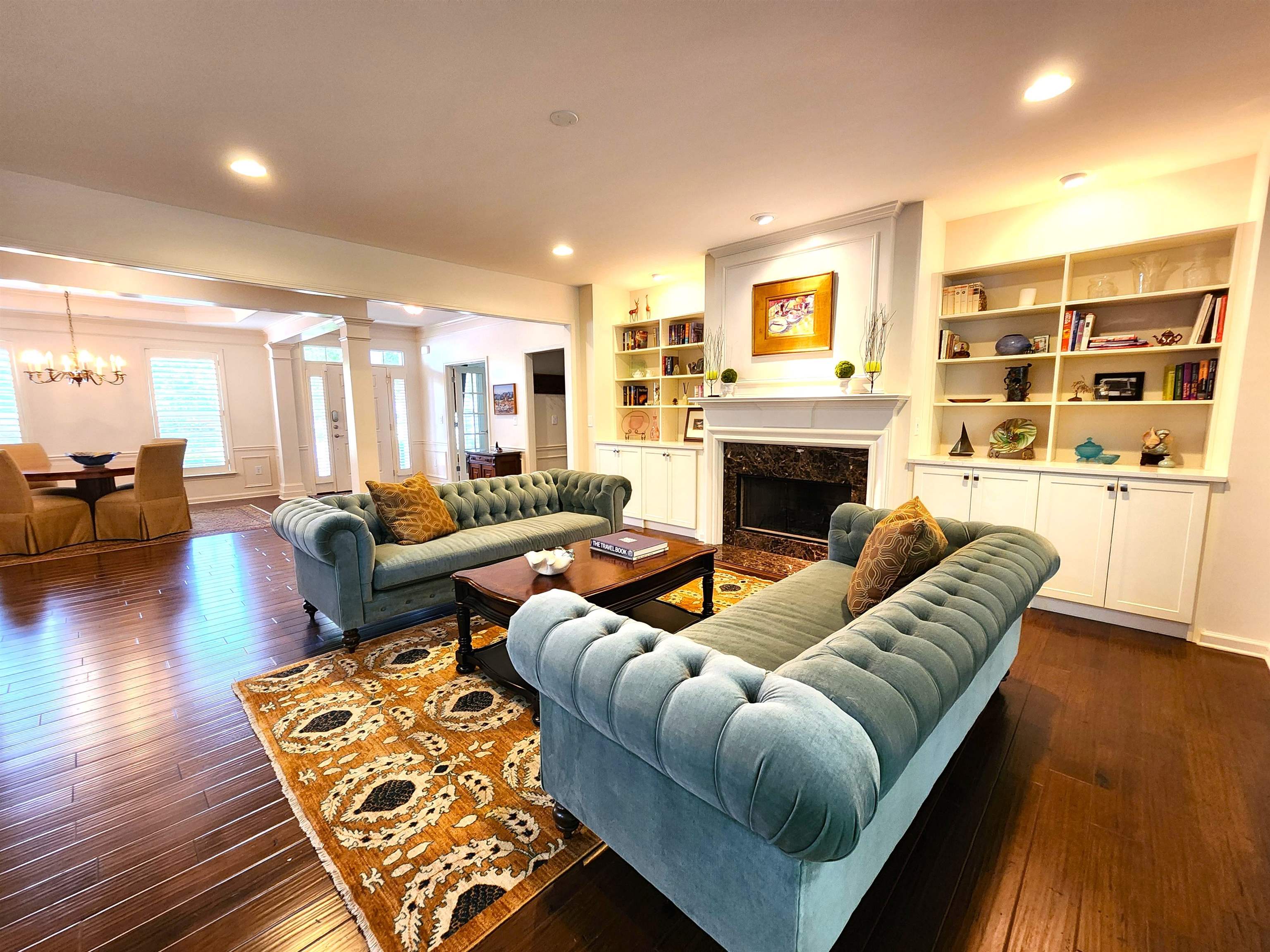 1081 LAKEFRONT COURT