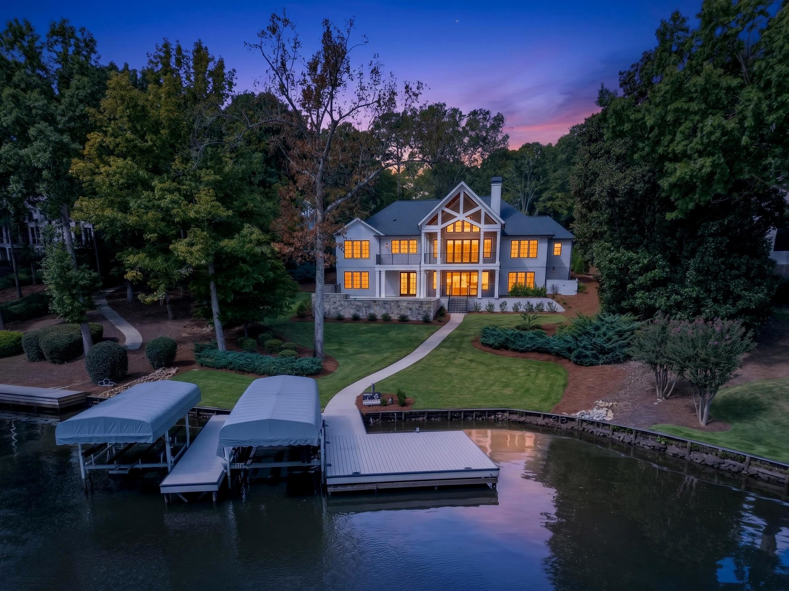 136 BARRINGTON HALL DRIVE