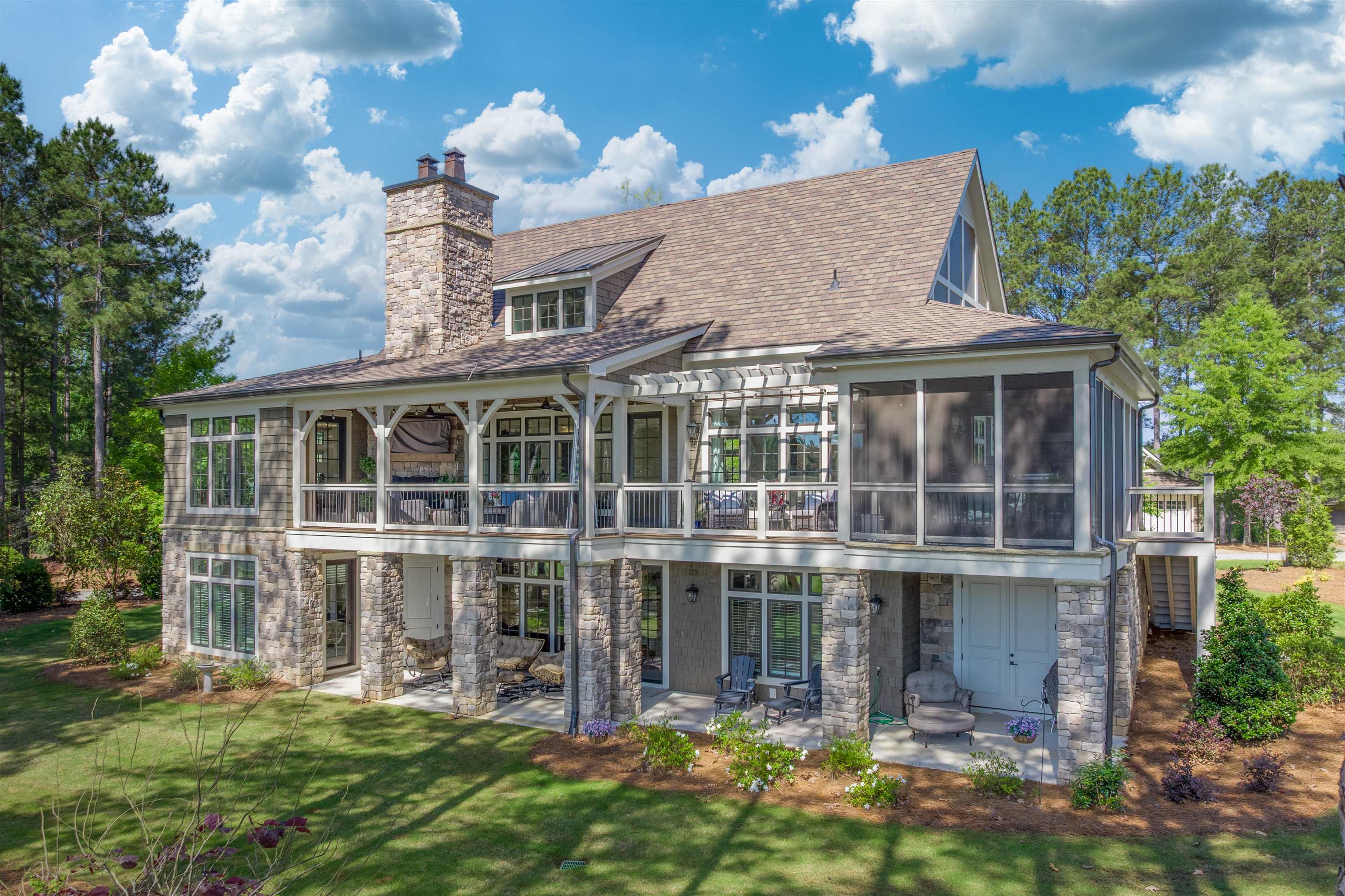 1250 COTTAGE LANE EAST