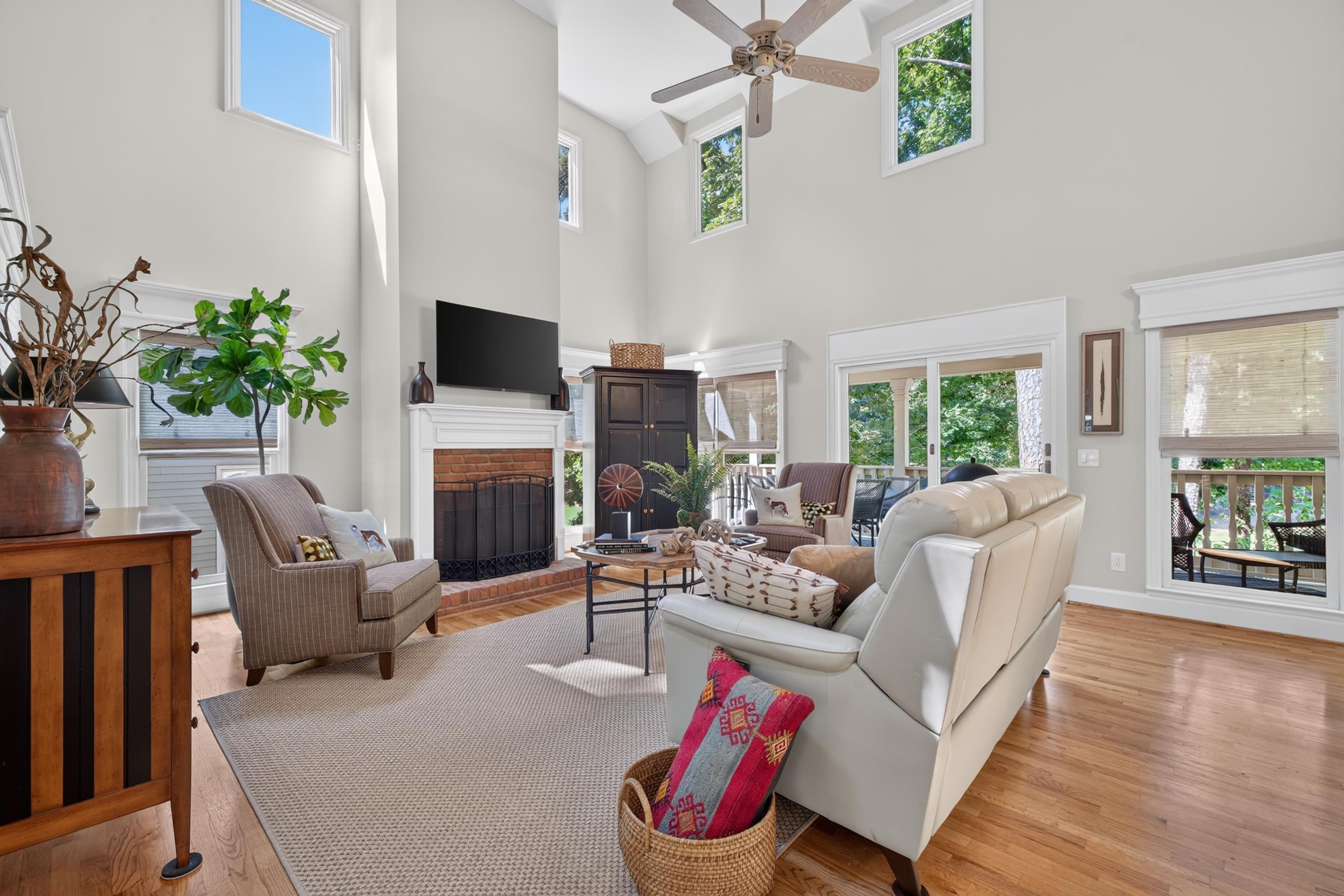 1053 CLUB HOUSE LANE