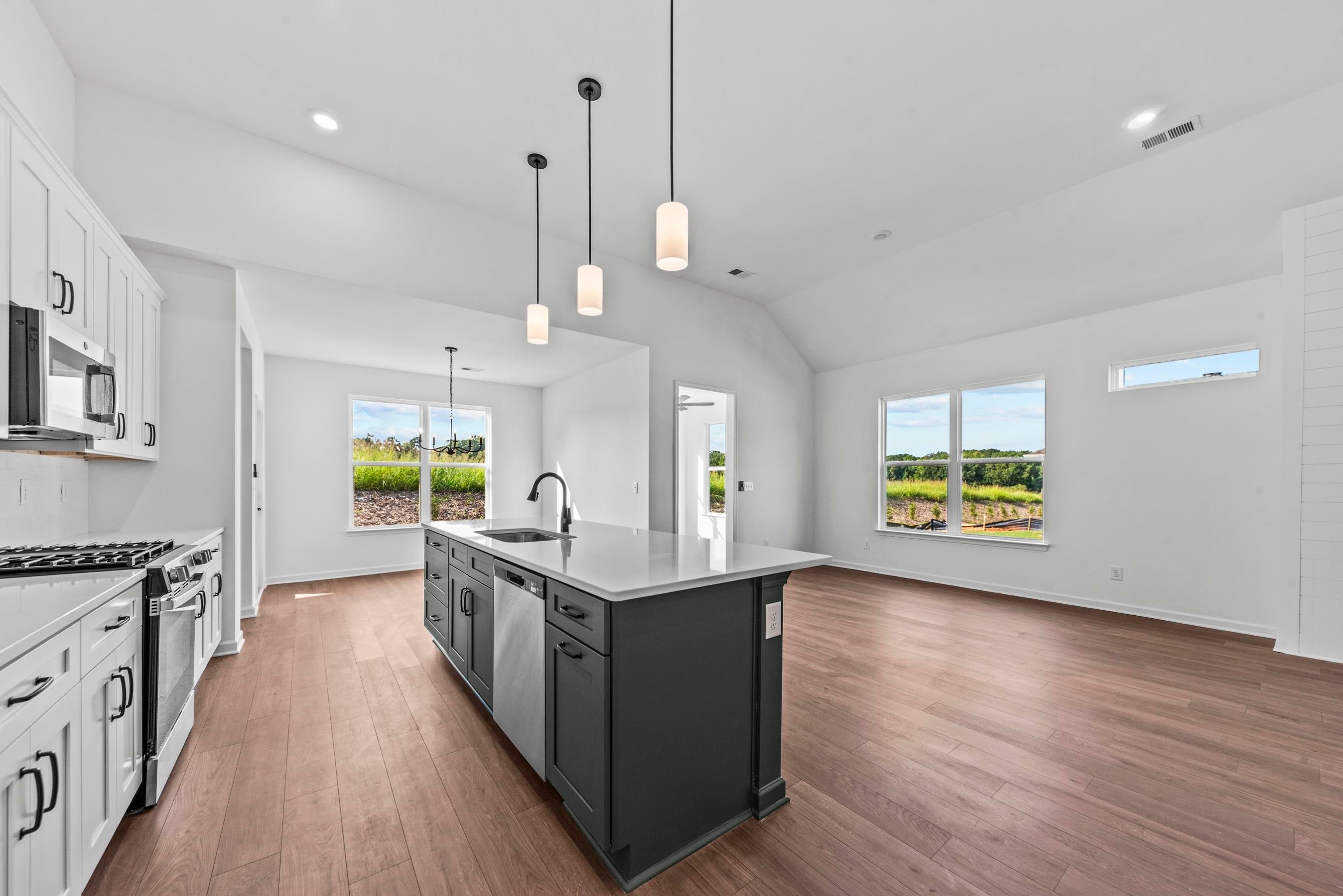 121 COTTAGE GROVE CIRCLE
