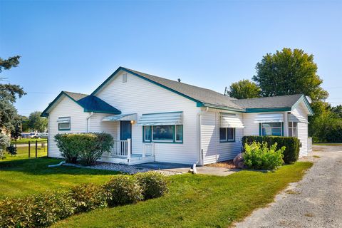 Homes For Sale - 2009 Locust Street<br/> Granger, IA 50109