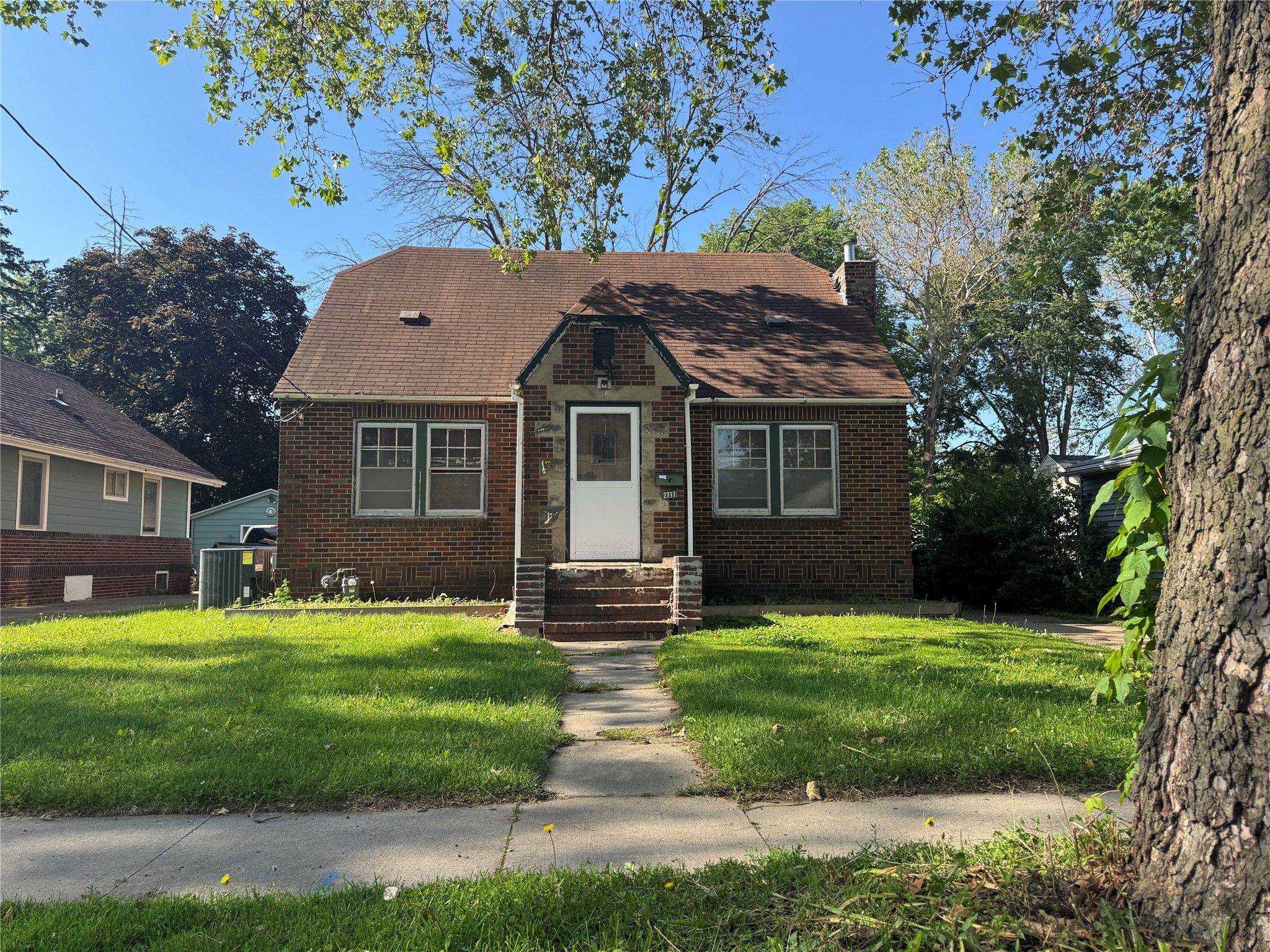 2711 Des Moines Street, Des Moines, Iowa image 1