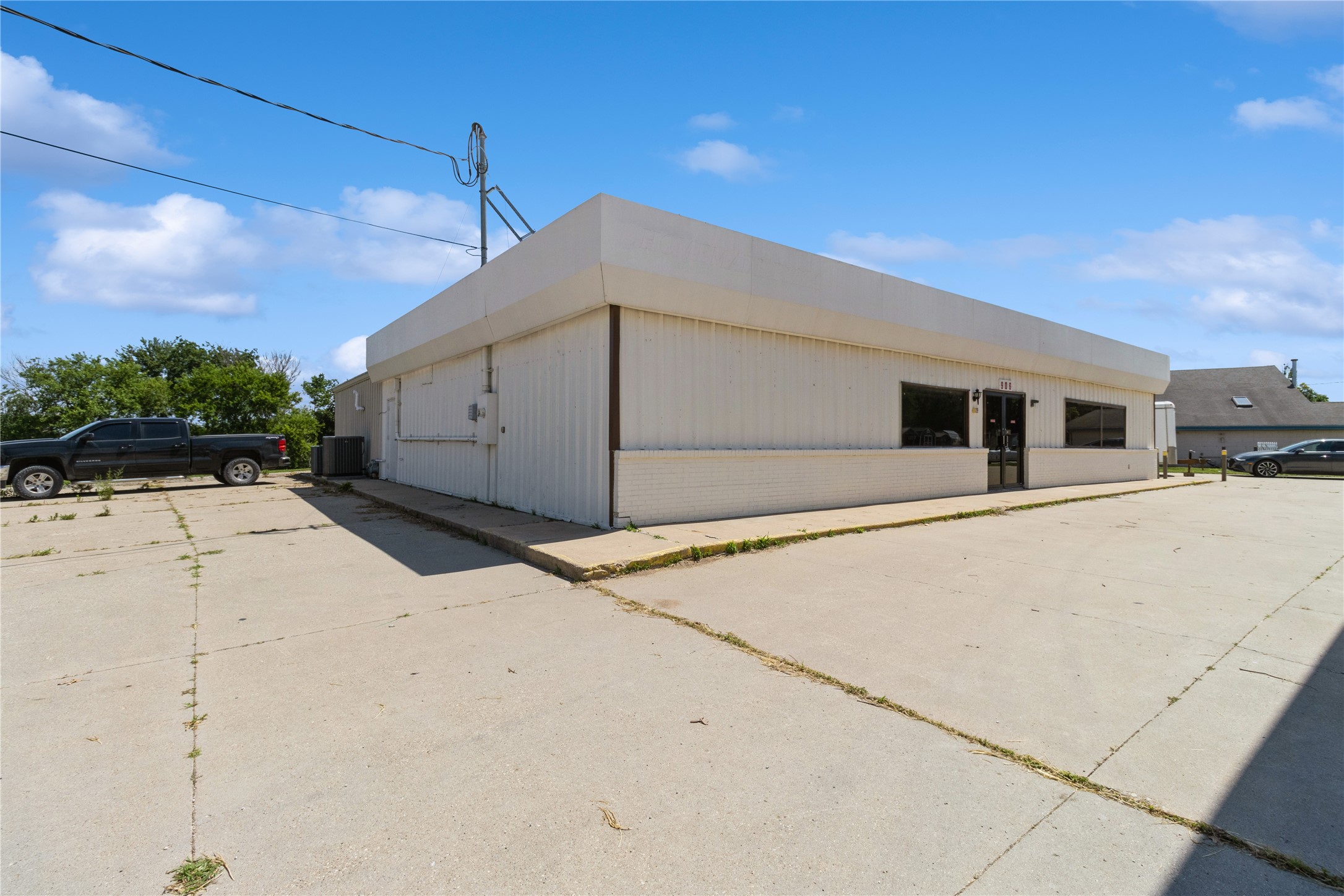 906 N Business 5 Highway