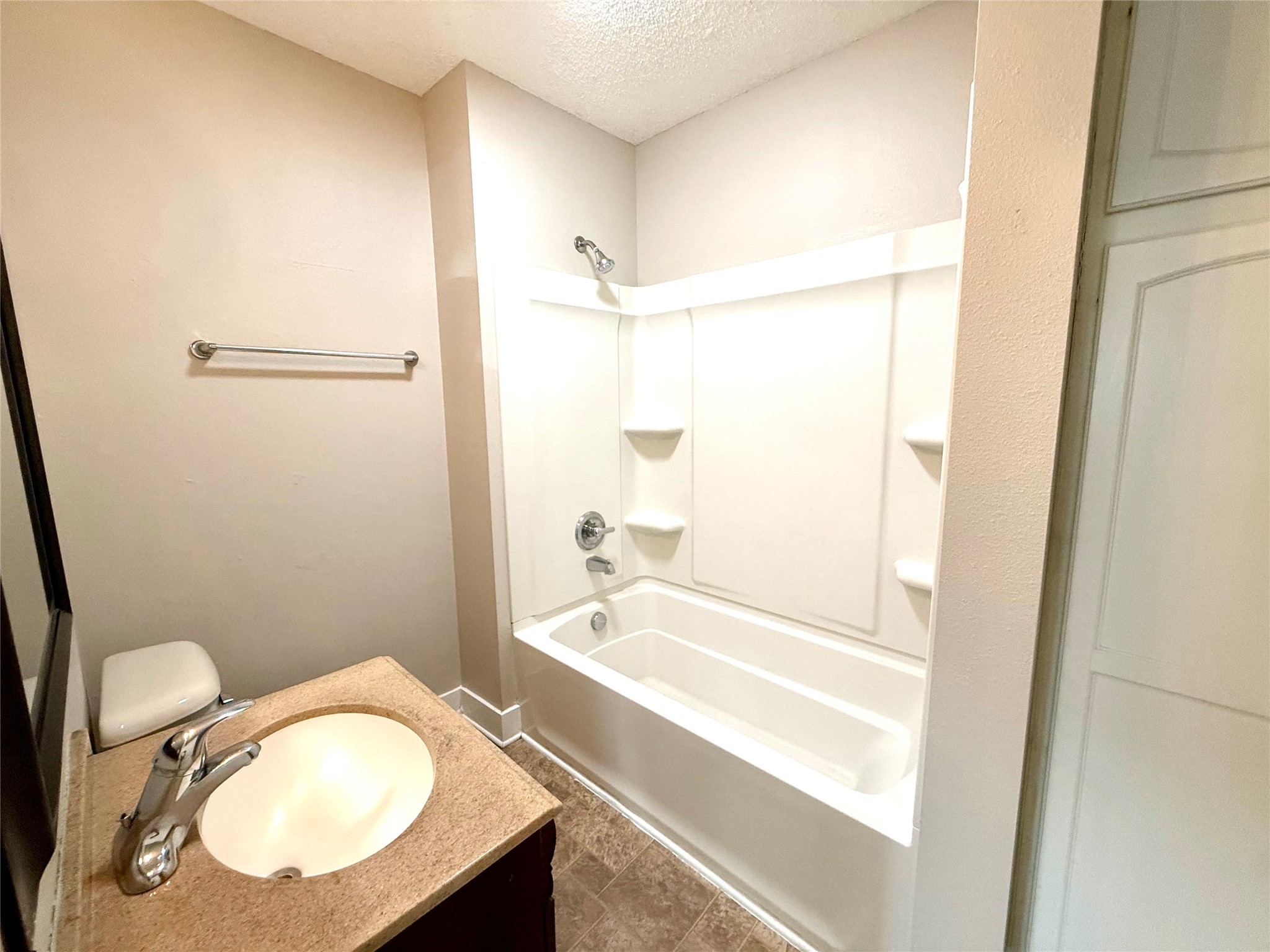 3937 E 32nd Street, Des Moines, Iowa image 13