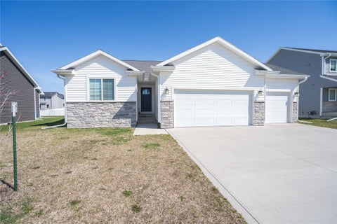 Homes For Sale - 224 12th Court<br/> Bondurant, IA 50035