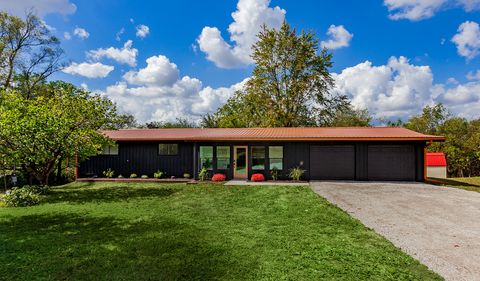 1447 Warren Avenue Cumming IA 50061