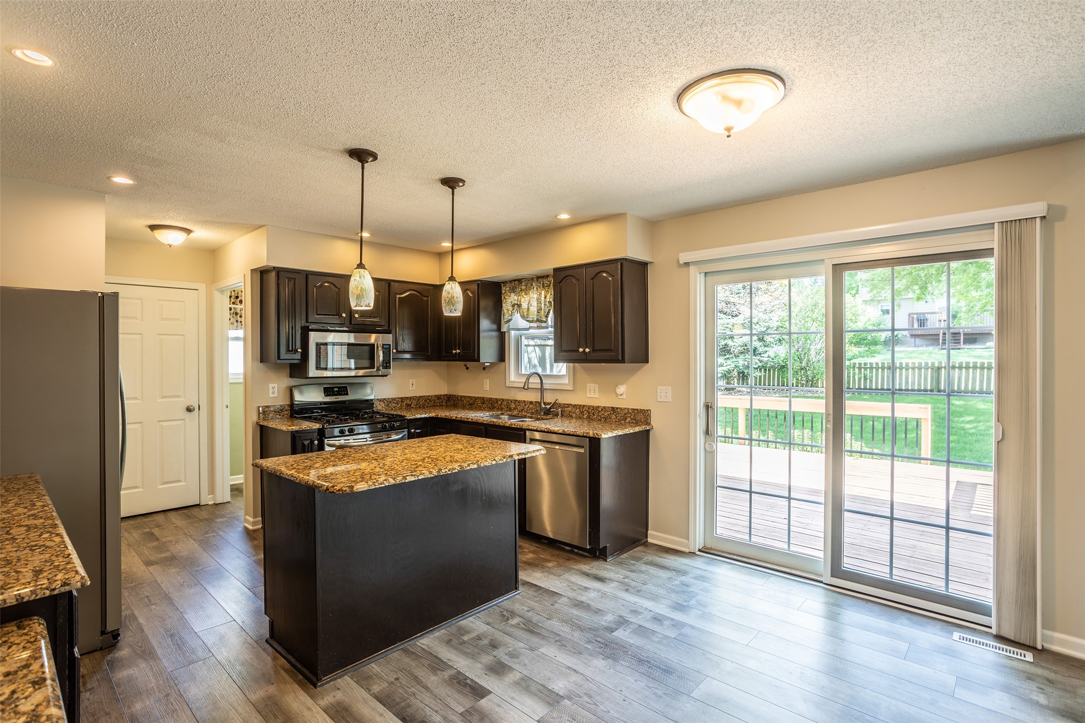 15046 Summit Drive, Clive, Iowa image 6