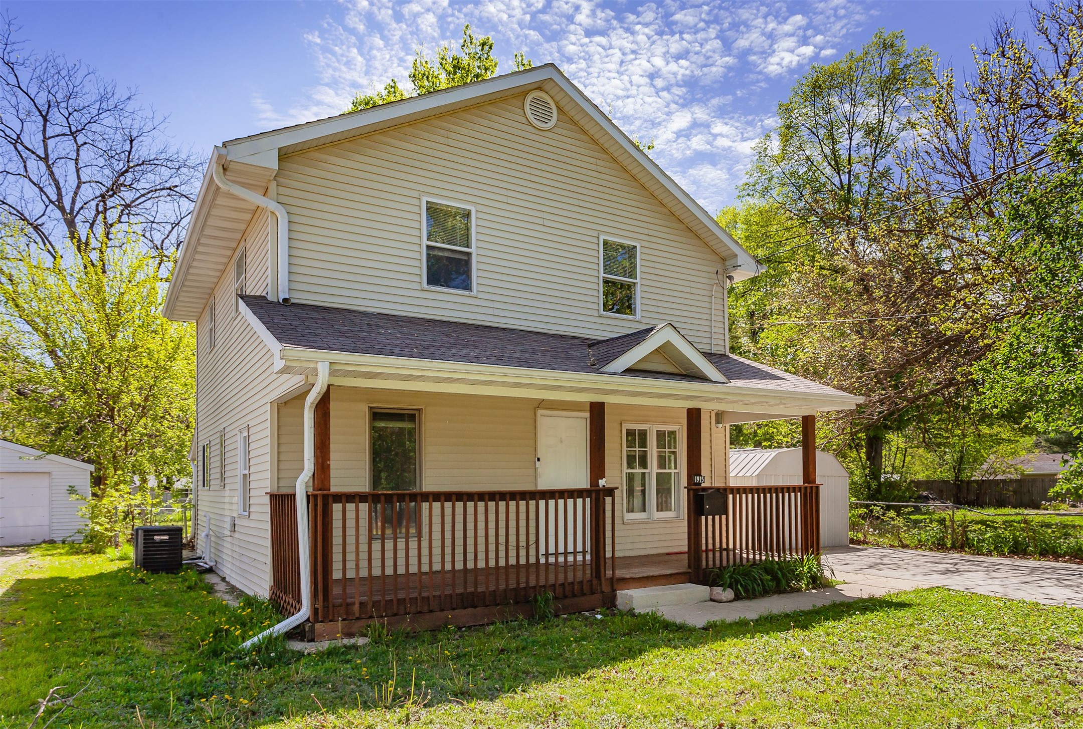 1915 E 22nd Street, Des Moines, Iowa image 2