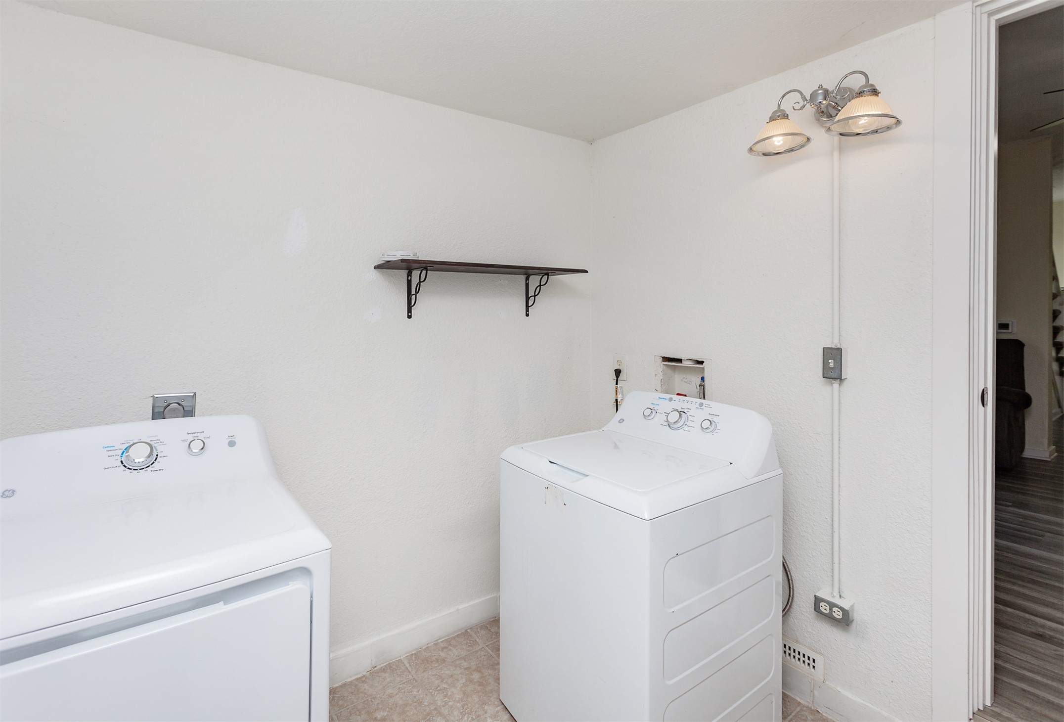1915 E 22nd Street, Des Moines, Iowa image 11