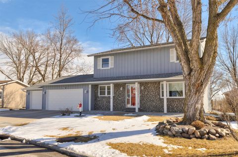 Homes For Sale - 820 Summer Meadows Court<br/> Perry, IA 50220