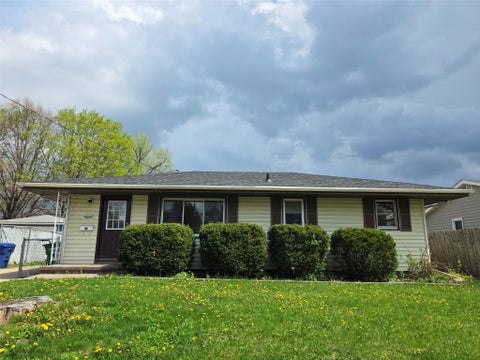 Homes For Sale - 3925 64th Street<br/> Urbandale, IA 50322