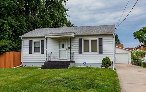 Single Family Residence in Des Moines IA 1302 Ovid Avenue 29.jpg