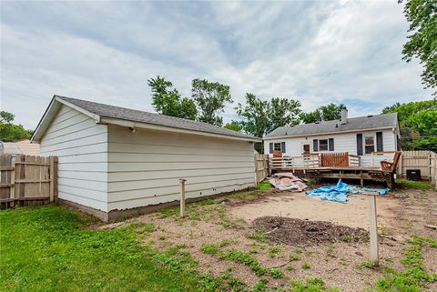 Single Family Residence in Des Moines IA 1302 Ovid Avenue 26.jpg