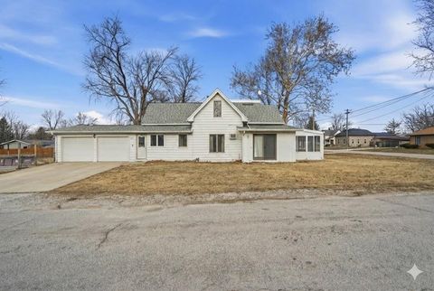 Homes For Sale - 521 6th Street<br/> Maxwell, IA 50161