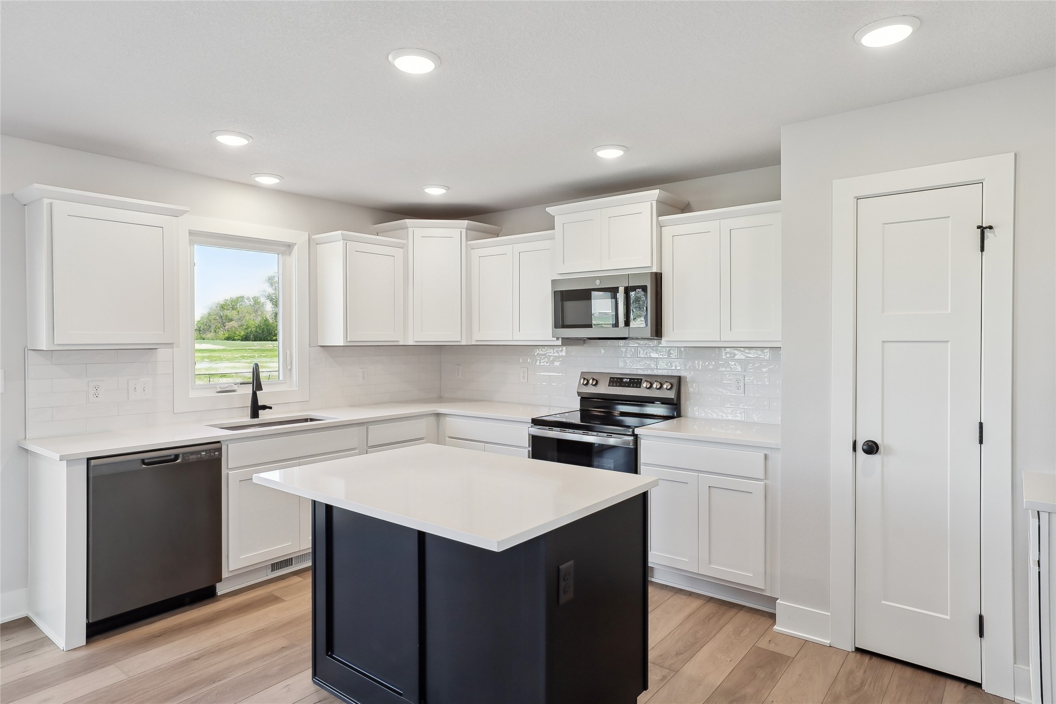 2208 White Oak Lane, Granger, Iowa image 4