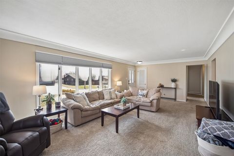 Homes For Sale - 7123 Garrison Road<br/> Windsor Heights, IA 50324