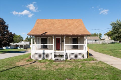 Homes For Sale - 713 W Madison Street<br/> Marion County, Knoxville, IA 50138