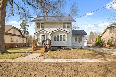 Homes For Sale - 618 S 6th Avenue<br/> Jasper County, Newton, IA 50208