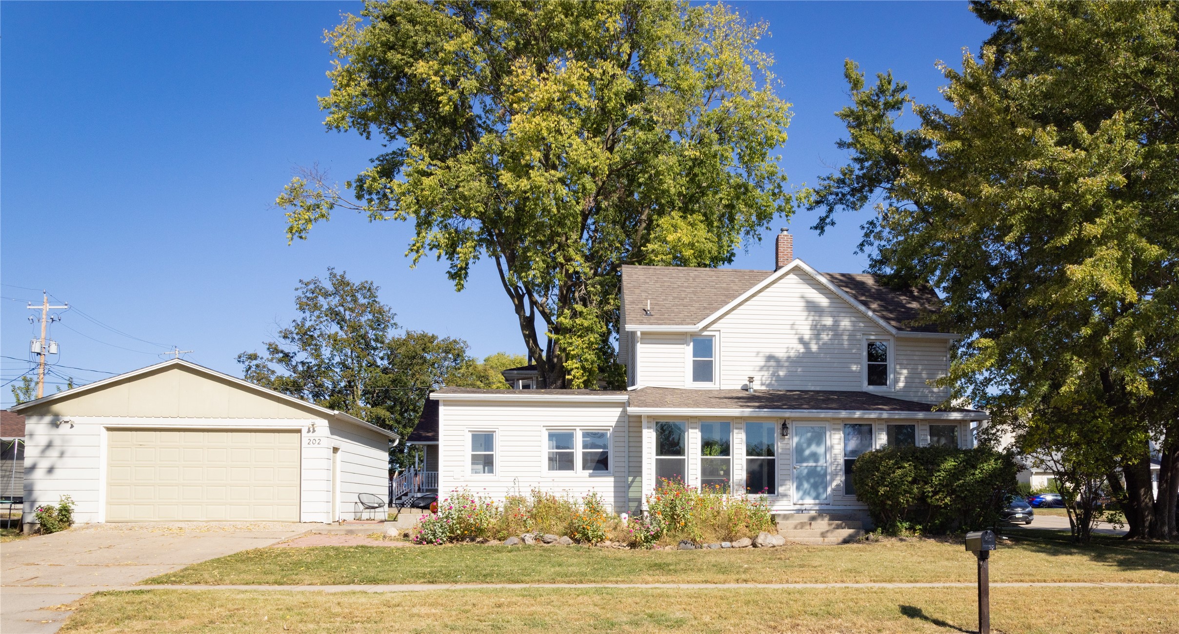 296 East Avenue, Pilot Mound, Iowa image 1