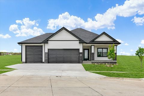 Homes For Sale - 101 Crossroads Court<br/> Polk City, IA 50226