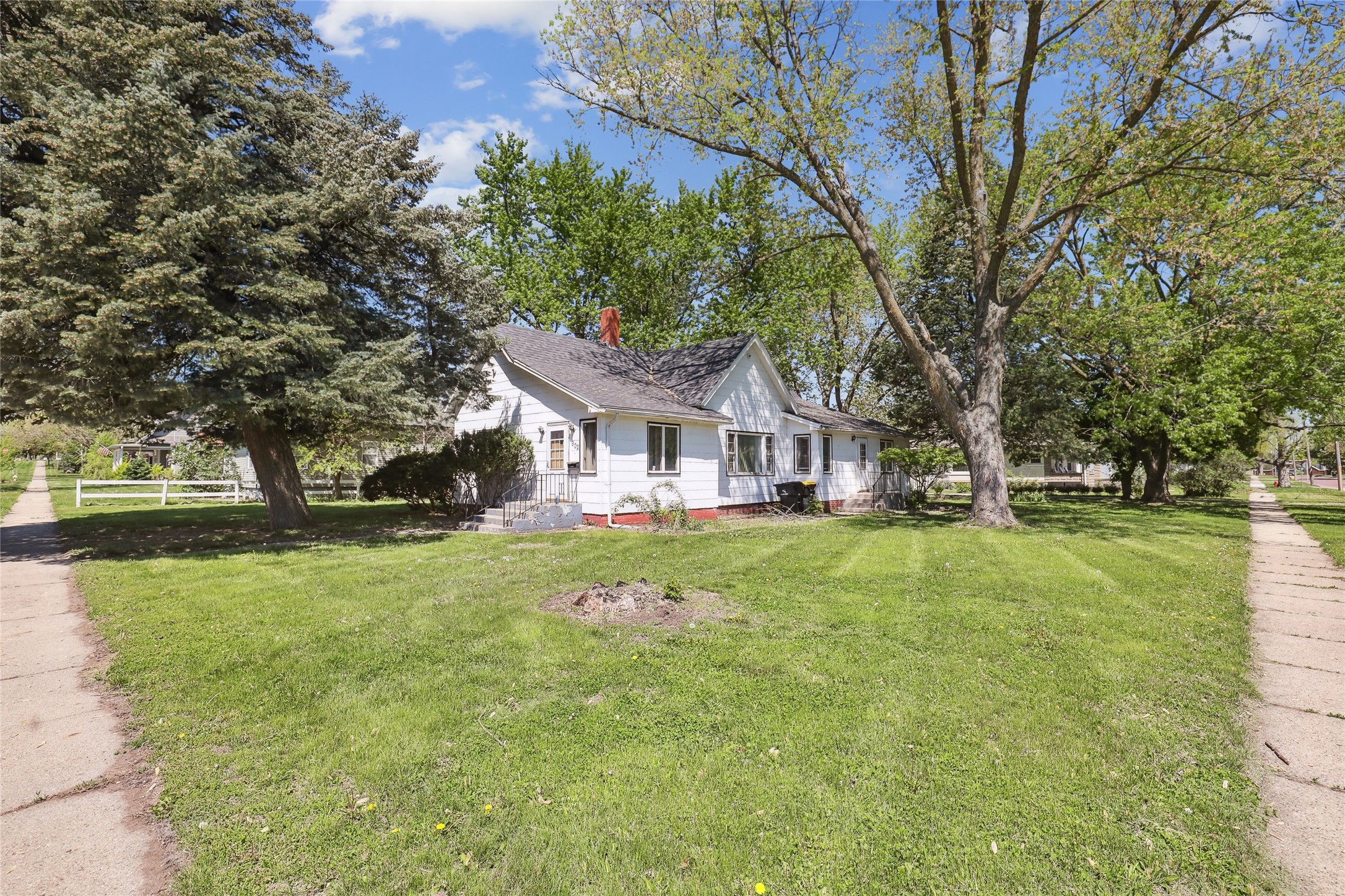 902 Rapids Street, Adel, Iowa image 1