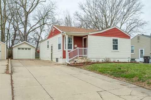 Homes For Sale - 2516 57th Street<br/> Des Moines, IA 50310