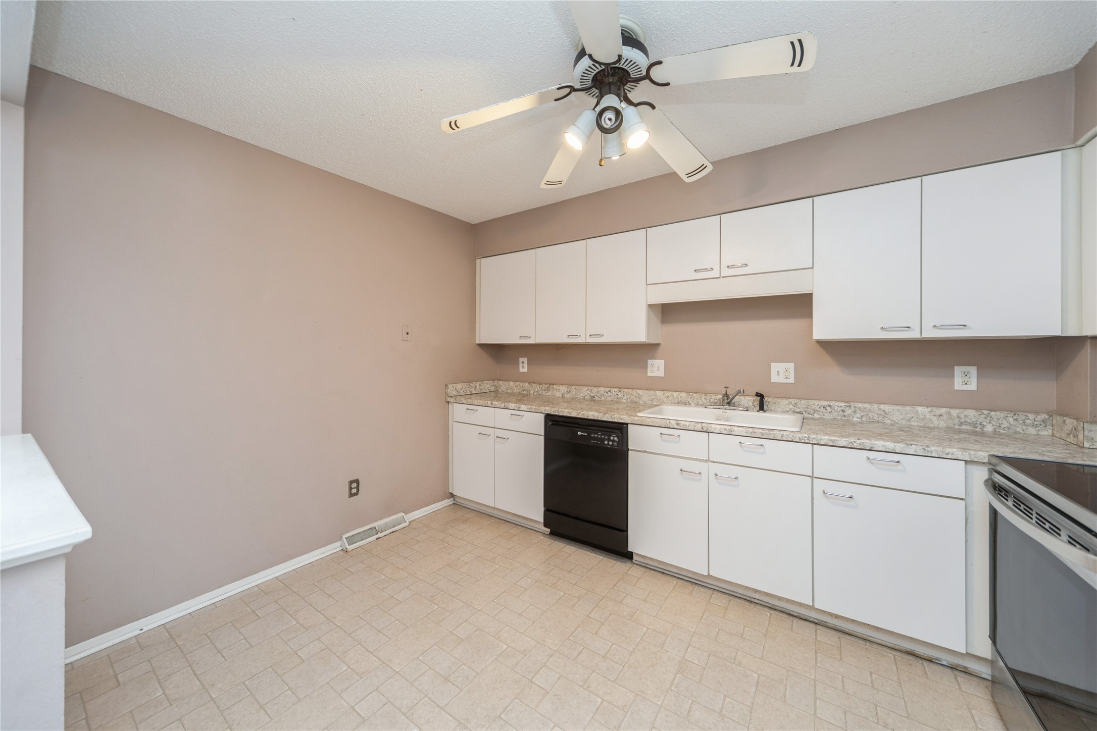 6750 School Street #1403, Windsor Heights, Iowa image 7