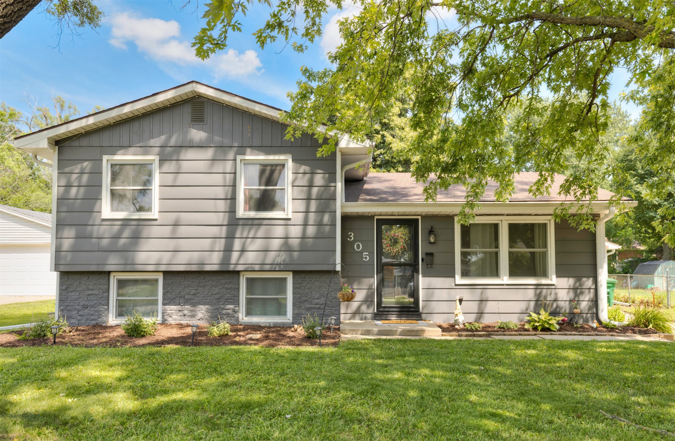 Photo 1 of 28 — 305 SW Westlawn Drive, Ankeny, IA 50023