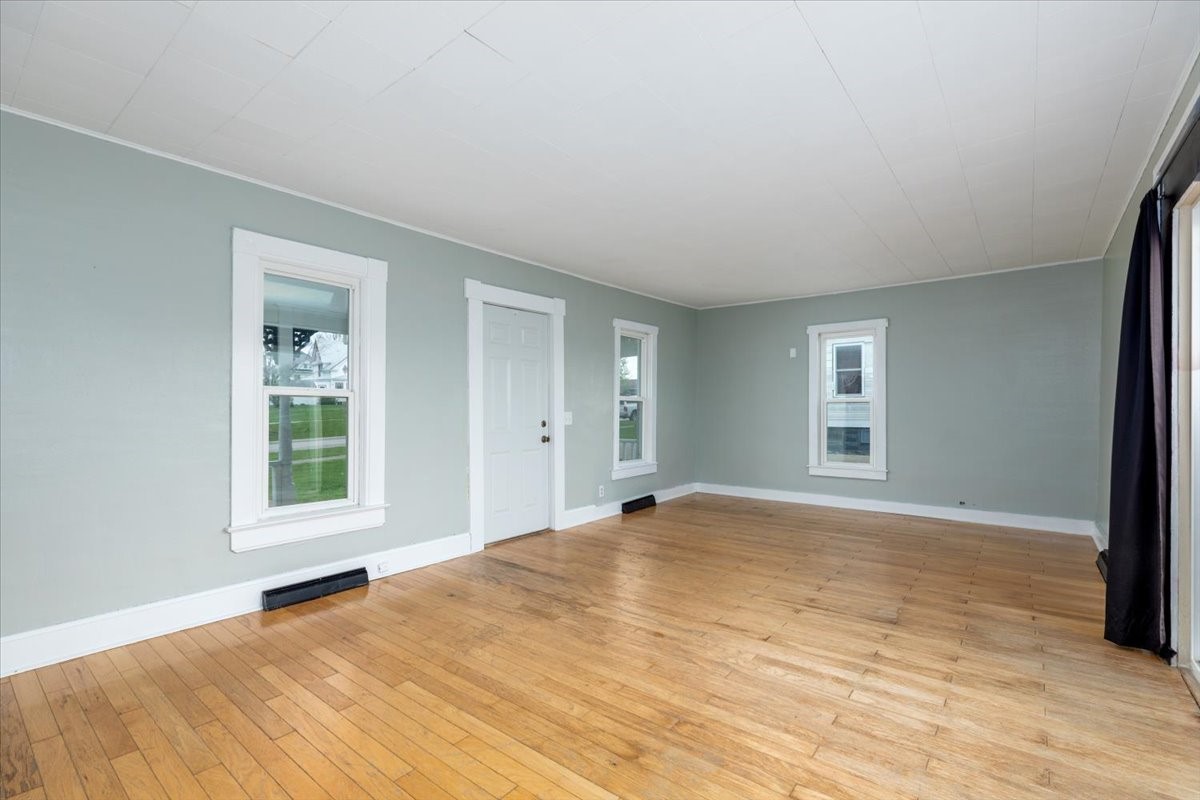 215 W Des Moines Street, Brooklyn, Iowa image 5