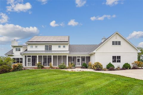 2123 Idaho Drive Pella IA 50219