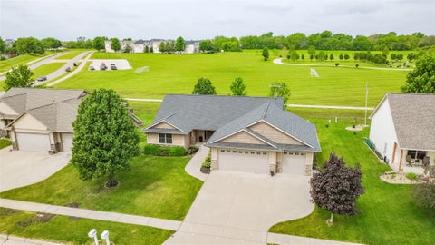 Homes For Sale - 908 SE Trail Ridge Road<br/> Grimes, IA 50111